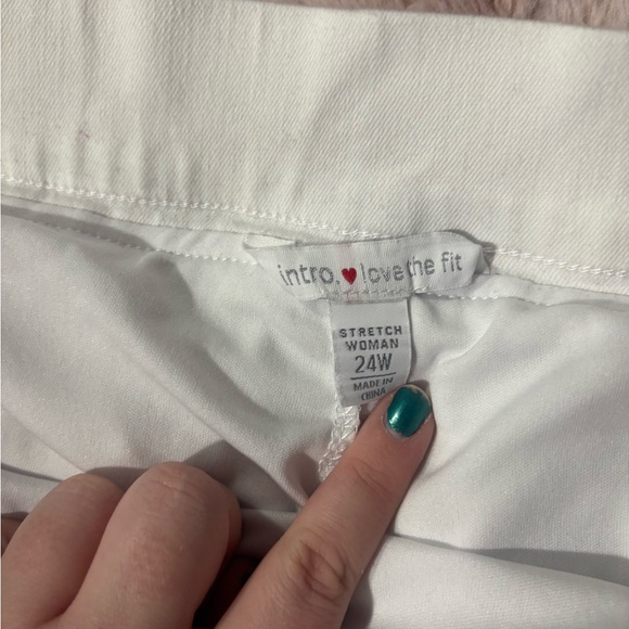 Classic White Mini Skirt - Picture 4 of 7